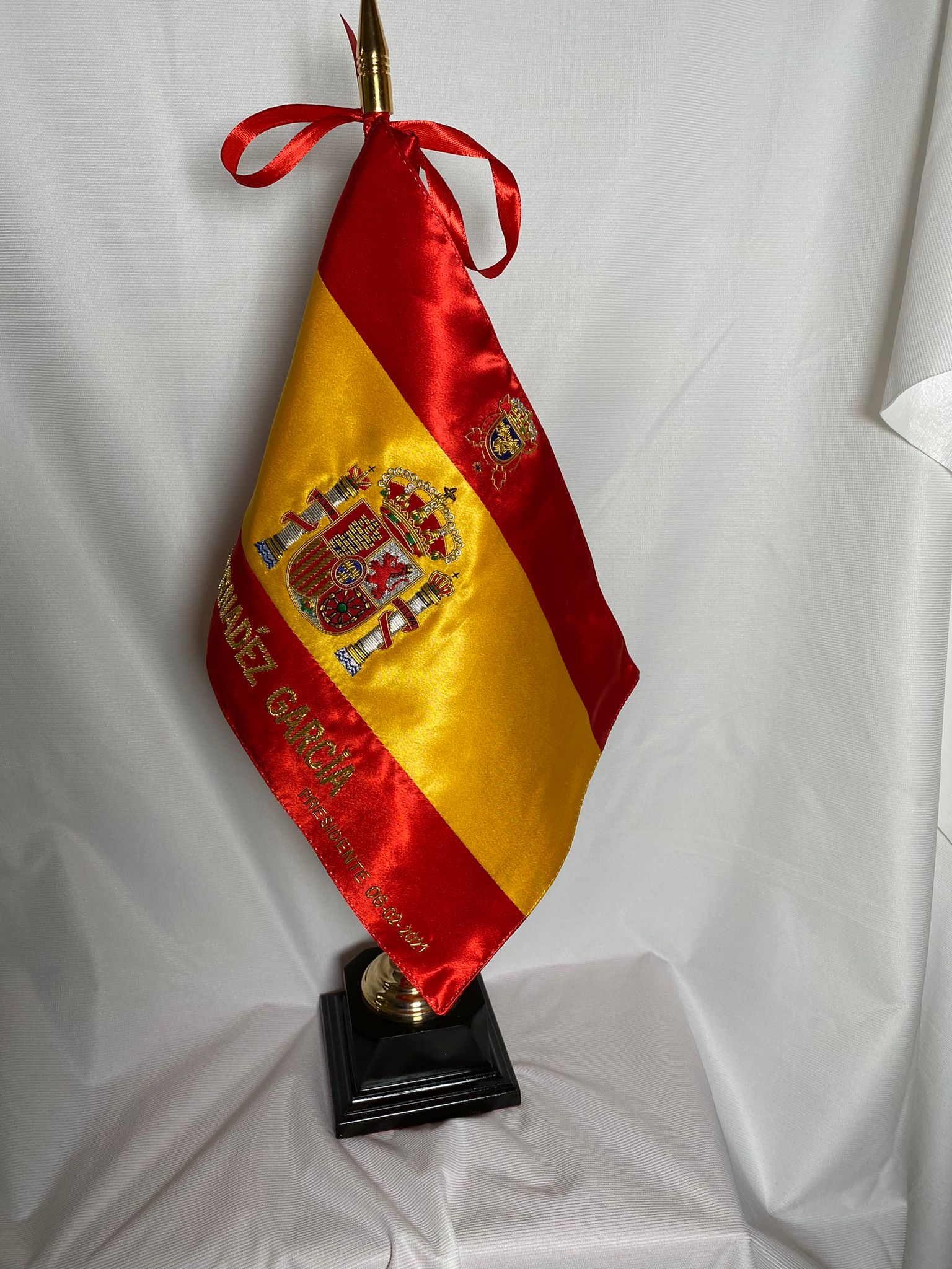 Desarmamiento Reparador al revés Bandera de sobremesa bordada - Hermandad Nacional Monárquica de España